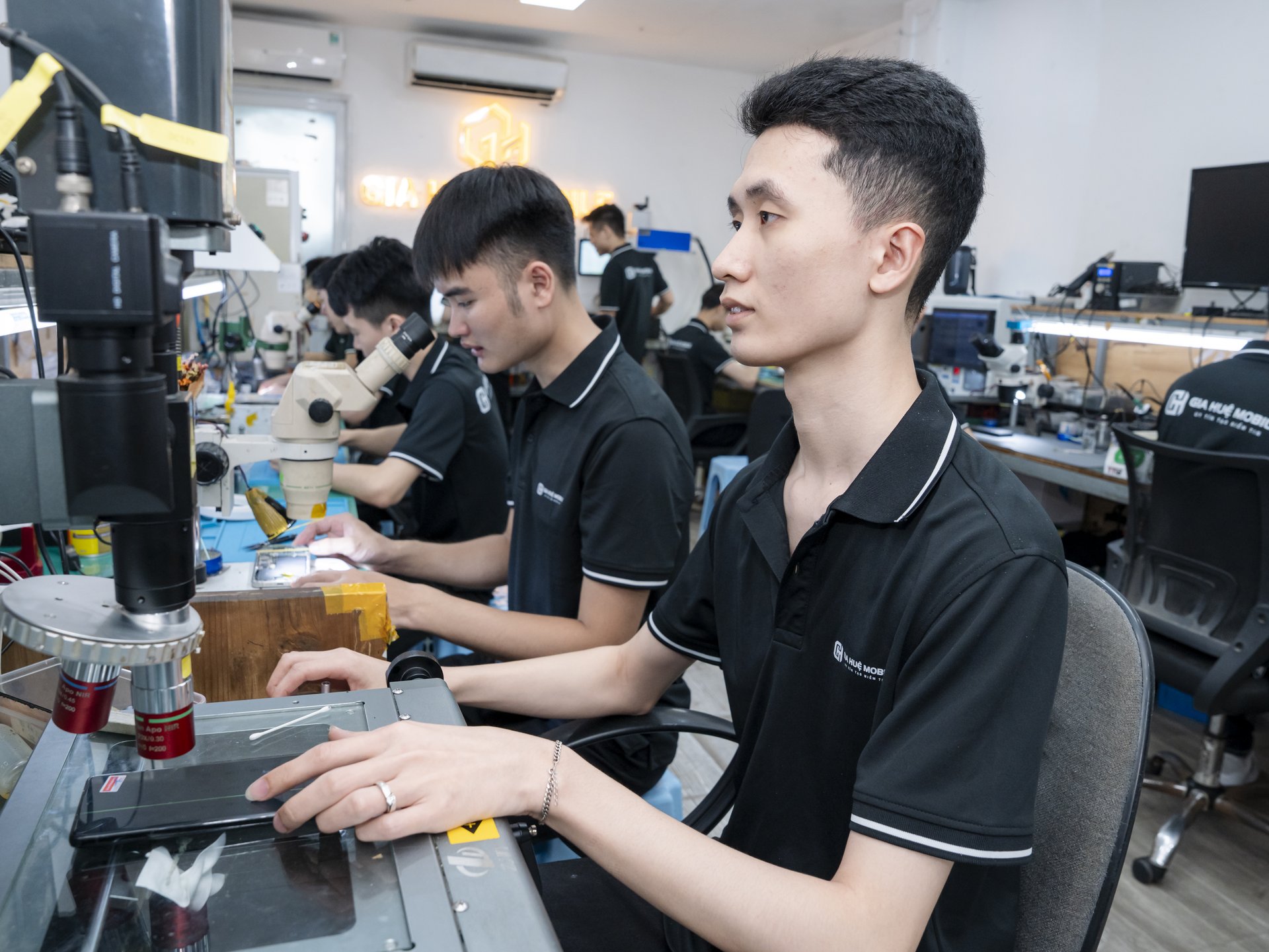 Lớp học đào tạo sửa chữa điện thoại